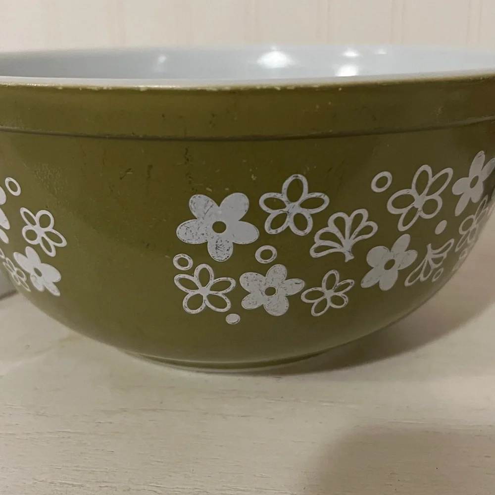 Pyrex Spring blossoms Crazy Daisy mixing bowl set 401 402 403 404